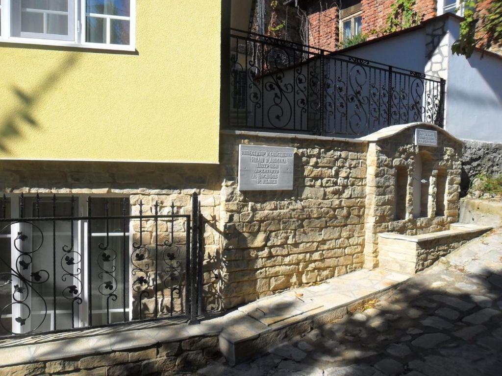 Къщата С Чешмата Apartman Veliko Tarnovo Kültér fotó