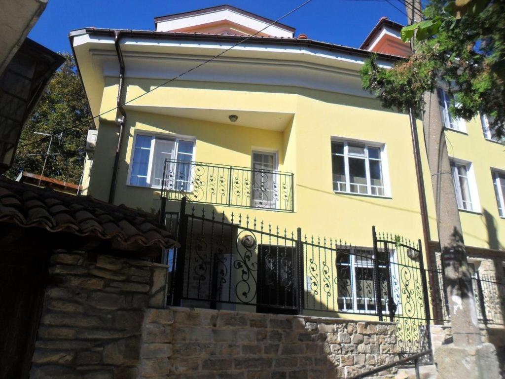 Къщата С Чешмата Apartman Veliko Tarnovo Kültér fotó